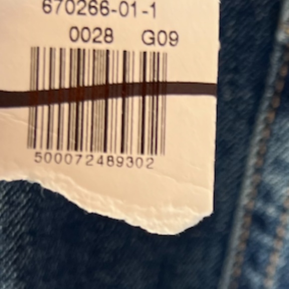 NWT: old navy High-Waisted O.G. Straight Ripped Jean Shorts (28) $40 - Picture 14 of 15